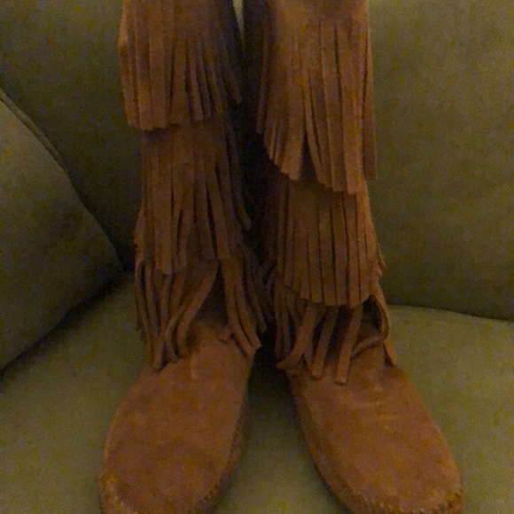 Like New Brown 3 Layer Fringe  Minnetonka Suede Boots - Picture 3 of 7
